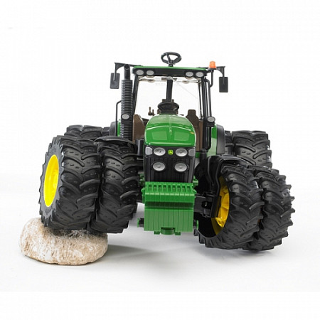 Игрушка Bruder Трактор John Deere 7930 с двойными колёсами 03-052
