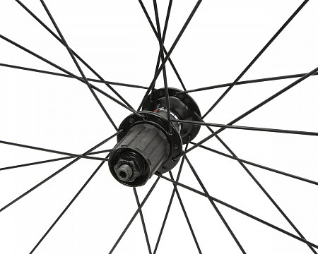 На картинке изображен Комплект колес Shimano R501A, 28" EWHR501APCBY black ZSM74660 Комплект колес Shimano R501A, 28" EWHR501APCBY black ZSM74660