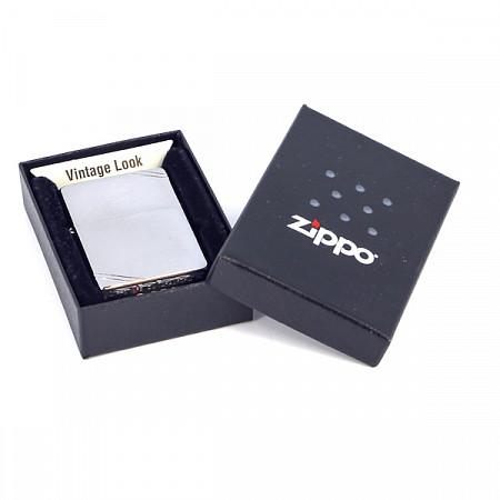 На картинке изображен Зажигалка Zippo Vintage w/ Slashes High Polish Chrome 260 Зажигалка Zippo Vintage w/ Slashes High Polish Chrome 260