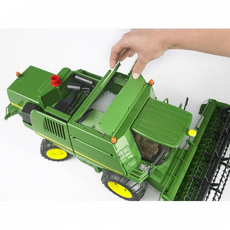 Игрушка Bruder Комбайн John Deere T670i 02-132