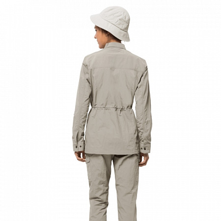 На картинке изображен Куртка летняя женская Jack Wolfskin Lakeside Fieldjacket W dusty grey Куртка летняя женская Jack Wolfskin Lakeside Fieldjacket W dusty grey