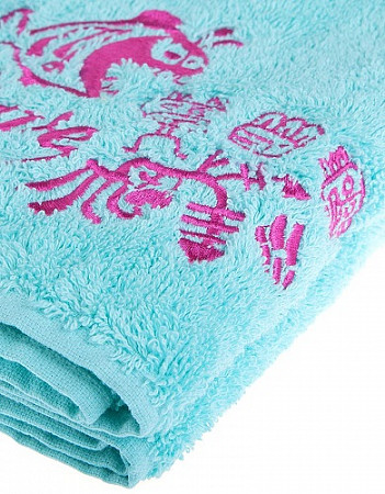 На картинке изображен Полотенце Mad Wave Fish Towel blue/purple Полотенце Mad Wave Fish Towel blue/purple