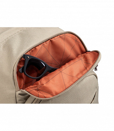 На картинке изображен Рюкзак для ноутбука Thule Indago 28л TCAM8116SRK beige (3204329) Рюкзак для ноутбука Thule Indago 28л TCAM8116SRK beige (3204329)