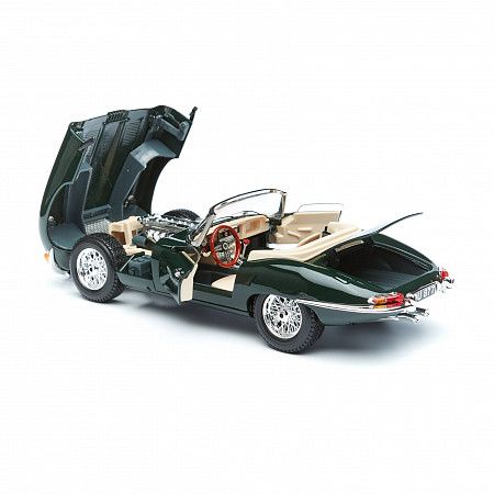 На картинке изображен Машинка Bburago 1:18 Jaguar E Cabriolet 1961 (18-12046) green Машинка Bburago 1:18 Jaguar E Cabriolet 1961 (18-12046) green