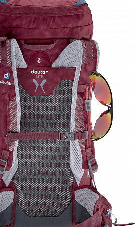 На картинке изображен Рюкзак Deuter Speed Lite 24 SL 3410518-5529 maron/cardinal (2021) Рюкзак Deuter Speed Lite 24 SL 3410518-5529 maron/cardinal (2021)
