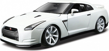 Коллекционная модель Bburago 1:18 Nissan GT-R (18-12079) white
