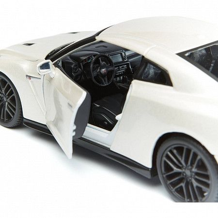 Машинка Bburago 1:24 Nissan GT-R (18-21082) white