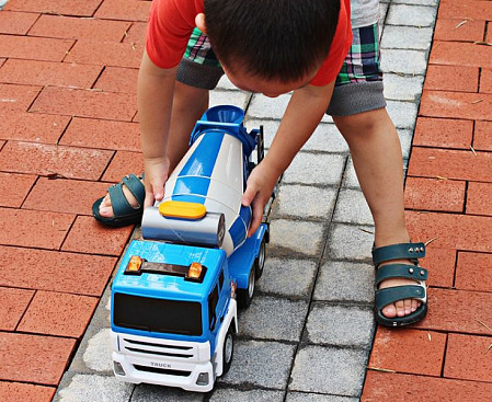 Радиоуправляемая бетономешалка 1:18 MZ 2082