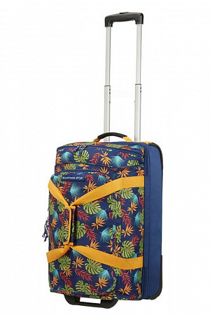 На картинке изображен Дорожная сумка American Tourister Alltrail 92G*22 004 tropical leaves Дорожная сумка American Tourister Alltrail 92G*22 004 tropical leaves