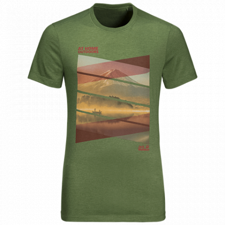 На картинке изображен Футболка мужская Jack Wolfskin Motosu Lake T M deep forest Футболка мужская Jack Wolfskin Motosu Lake T M deep forest