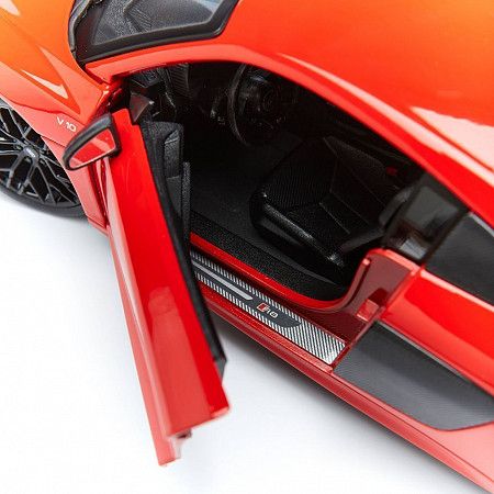 Коллекционная машина Maisto 1:18 Audi R8 (36213) red