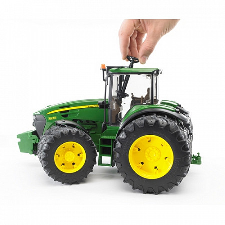 Игрушка Bruder Трактор John Deere 7930 с двойными колёсами 03-052