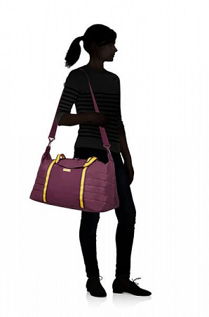 На картинке изображен Сумка American Tourister Uptown Vibes 64G-81004 Purple/Yellow Сумка American Tourister Uptown Vibes 64G-81004 Purple/Yellow