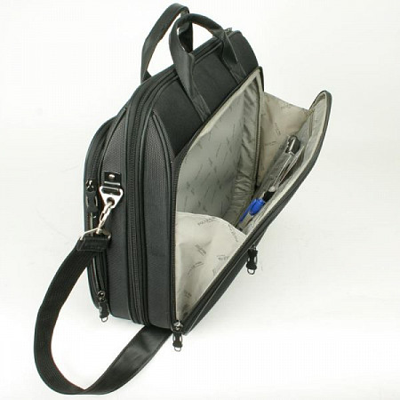 На картинке изображен Дорожная сумка Polar 7047 black Дорожная сумка Polar 7047 black