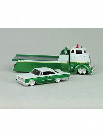 На картинке изображен Эвакуатор игрушечный и машинка Maisto COE Flatbed & 1960 Ford Starliner (15055) Эвакуатор игрушечный и машинка Maisto COE Flatbed & 1960 Ford Starliner (15055)