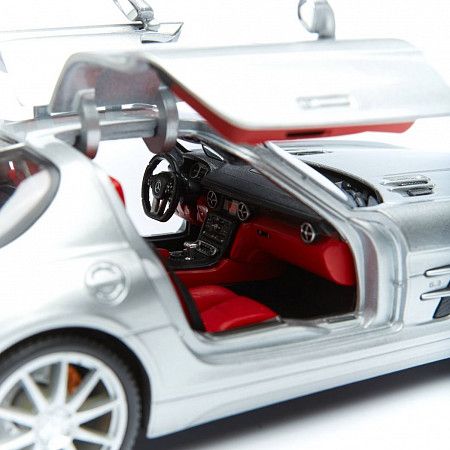 Машинка Maisto 1:18 Mercedes-Benz SLS AMG (31389) silver
