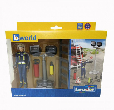 На картинке изображен Фигурка пожарного Bruder 107 мм с аксессуарами (62700) Фигурка пожарного Bruder 107 мм с аксессуарами (62700)