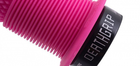 На картинке изображен Грипсы DMR Brendog Death 31.3мм DMR-G-BREN-THICK-PNK Pink Грипсы DMR Brendog Death 31.3мм DMR-G-BREN-THICK-PNK Pink