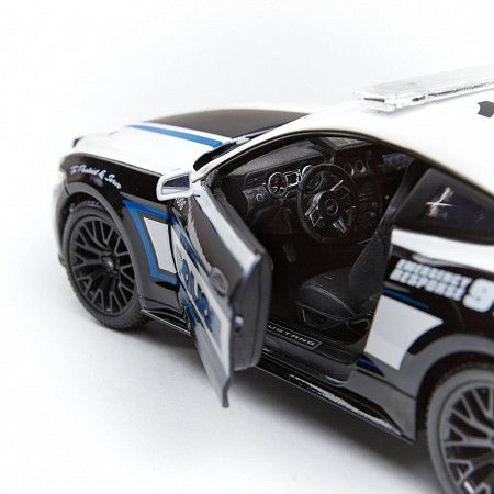Машинка Maisto 1:18 2015 Ford Mustang GT (31397) black/white