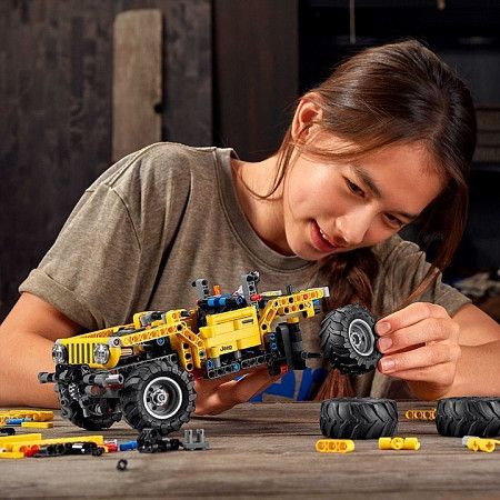 Конструктор LEGO Technic Jeep Wrangler 42122