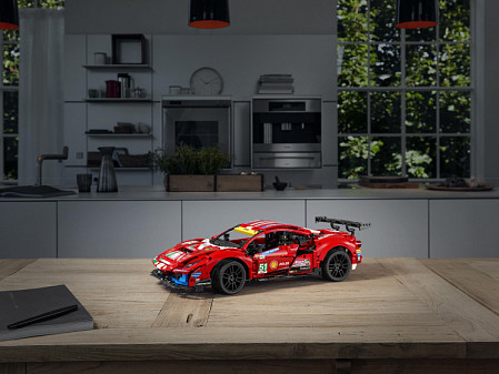 Конструктор LEGO Спортивный автомобиль Ferrari 488 GTE AF Corse #51 42125