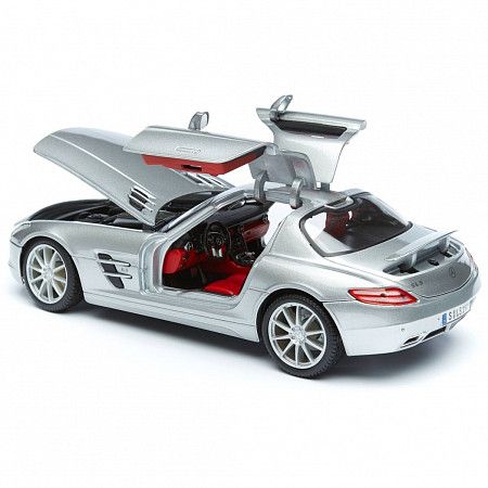 Машинка Maisto 1:18 Mercedes-Benz SLS AMG (31389) silver