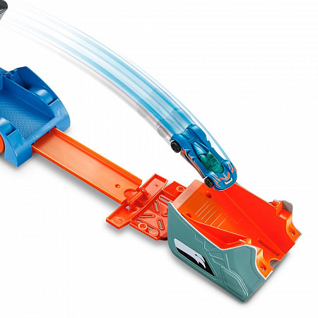 Игровой набор Hot Wheels Трюковой тягач (GCK38)