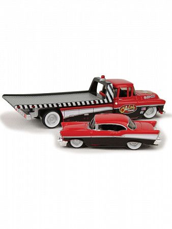 Эвакуатор игрушечный и машинка Maisto 1957 Chevrolet Flatbed & 1957 Chevrolet Bel Air (15055)