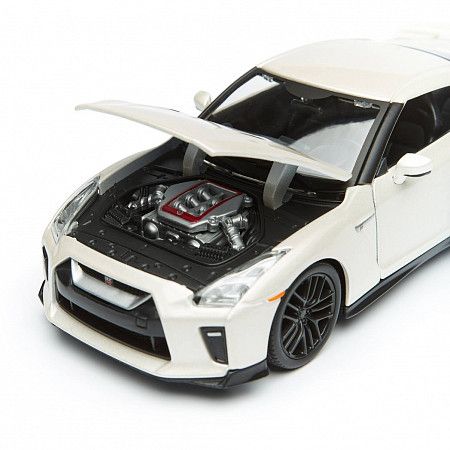 Машинка Bburago 1:24 Nissan GT-R (18-21082) white