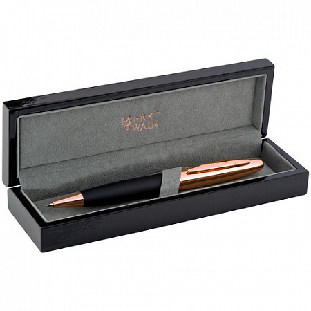 На картинке изображен Ручка Mark Twain black/gold 2003003 Ручка Mark Twain black/gold 2003003