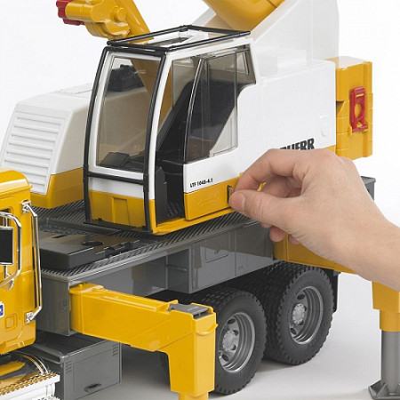 Игрушка Bruder Автокран MACK 02-818
