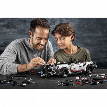 Конструктор LEGO Technic Porsche 911 RSR 42096