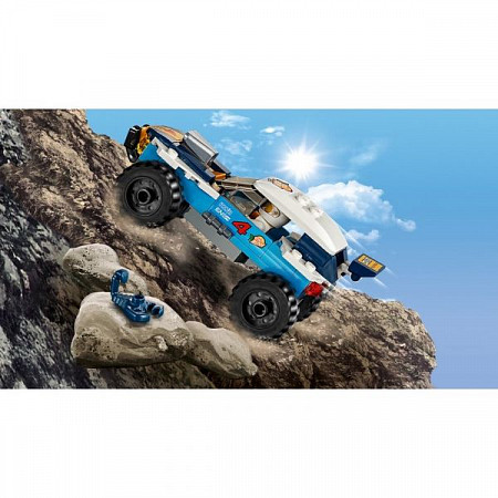 Конструктор LEGO City Участник гонки в пустыне 60218