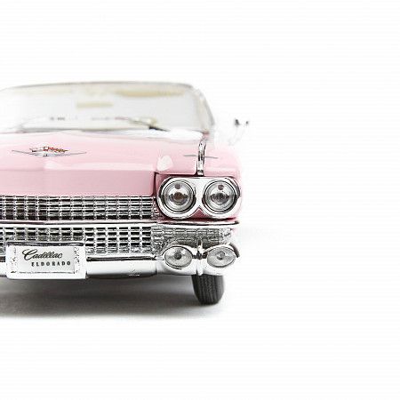 Масштабная модель автомобиля Maisto 1:18 Кадилак Эльдорадо (36813) pink