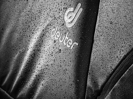 На картинке изображен Сумка дорожная Deuter Aviant Duffel Pro 40 3521020-7000 black Сумка дорожная Deuter Aviant Duffel Pro 40 3521020-7000 black