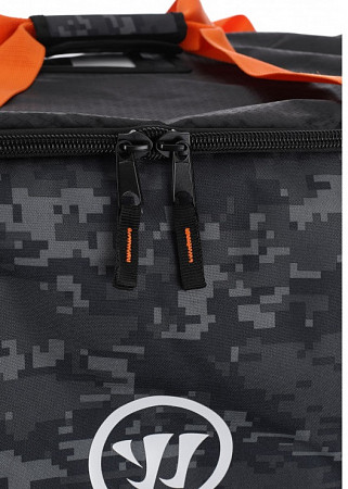 На картинке изображен Сумка Warrior Q20 Cargo Roll black/camo Сумка Warrior Q20 Cargo Roll black/camo