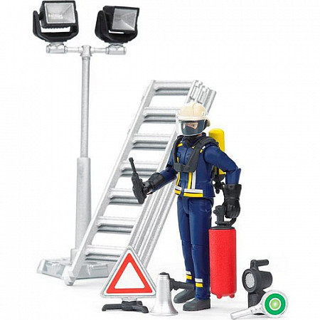 На картинке изображен Фигурка пожарного Bruder 107 мм с аксессуарами (62700) Фигурка пожарного Bruder 107 мм с аксессуарами (62700)