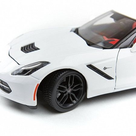 Машинка Maisto 1:18 Corvette Stingray Z51 (31677) white