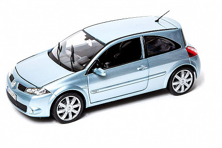 Коллекционная машина Bburago 1:18 Renault Megane (18-12074) silver