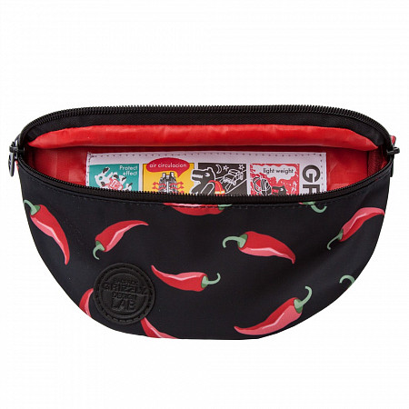 На картинке изображен Поясная сумка GRIZZLY PS-022-27 /1 peppers Поясная сумка GRIZZLY PS-022-27 /1 peppers