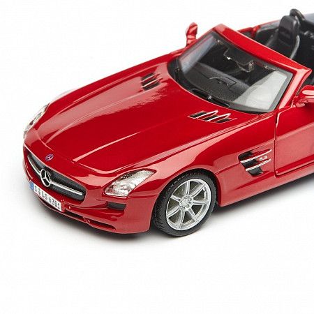 На картинке изображен Коллекционная машина Bburago 1:32 Mercedes-Benz SLS AMG Cabrio (18-43035) Red Коллекционная машина Bburago 1:32 Mercedes-Benz SLS AMG Cabrio (18-43035) Red
