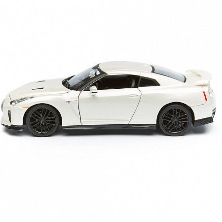 Машинка Bburago 1:24 Nissan GT-R (18-21082) white
