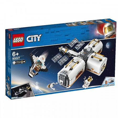 На картинке изображен Конструктор LEGO City Лунная космическая станция 60227 Конструктор LEGO City Лунная космическая станция 60227