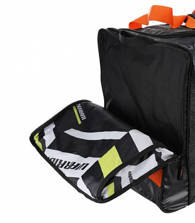 На картинке изображен Сумка Warrior Q20 Cargo Roll black/camo Сумка Warrior Q20 Cargo Roll black/camo