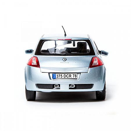 Коллекционная машина Bburago 1:18 Renault Megane (18-12074) silver