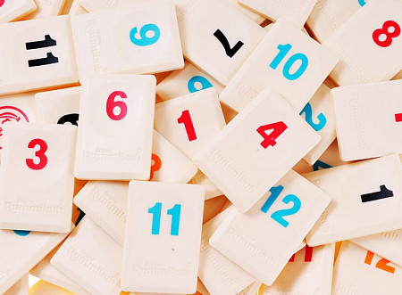 На картинке изображен Настольная игра Стиль Жизни Руммикуб: Без границ 986186 Настольная игра Стиль Жизни Руммикуб: Без границ 986186