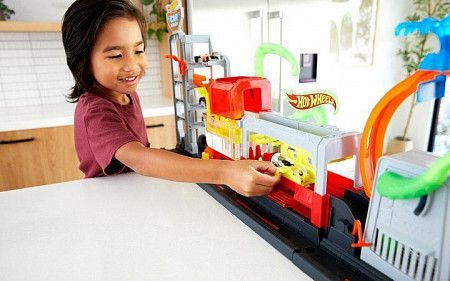 Набор игровой Hot Wheels City Невообразимая автомойка с осьминогом (GTT96)