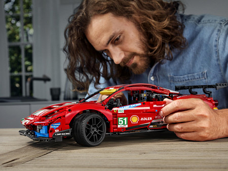 Конструктор LEGO Спортивный автомобиль Ferrari 488 GTE AF Corse #51 42125