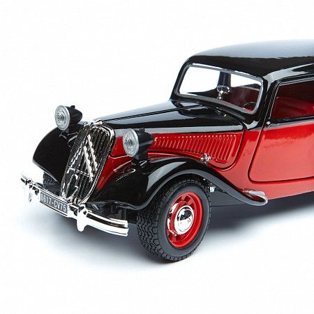 На картинке изображен Коллекционная машина Bburago 1:24 Citroen 15 CV TA 1938 (18-22017) red/black Коллекционная машина Bburago 1:24 Citroen 15 CV TA 1938 (18-22017) red/black