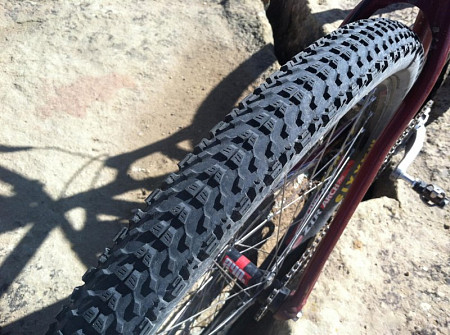 На картинке изображен Покрышка Maxxis Ardent Lust 26x2.2 62/60a TB72556000 Покрышка Maxxis Ardent Lust 26x2.2 62/60a TB72556000